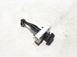 Rear side door opening limiter - 824304045R