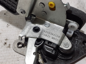 Dacia Spring (2021–2026) Rear side door lock 825036412R - 3