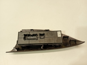 NISSAN Juke F15 (2010–2018) Fensterheberschalter vorne 254011kk0a - 4