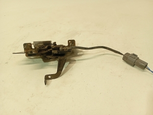 Mazda 3 (2013–2018) Hood latch 4E26 - 3