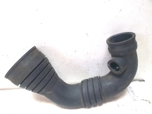 AUDI A4 B5 (1994–2001) Luftansaugschlauch 8D0129615A - 4