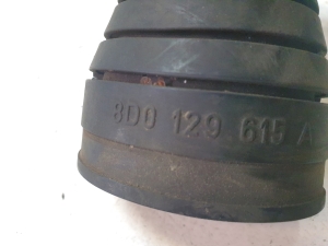 AUDI A4 B5 (1994–2001) Luftansaugschlauch 8D0129615A - 5