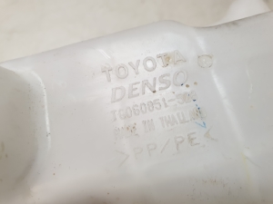TOYOTA Hilux (2015–2020) Scheibenwaschbehälter vorne 060851528 - 3