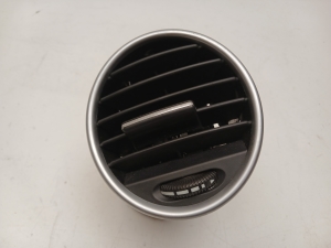   Armatuurlaua ventilatsioonivõred  - A1648302054 