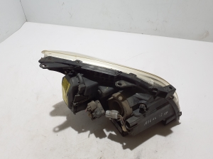 TOYOTA Avensis T25 (2003–2008) Priekšējais lukturis 8117005211 - 2