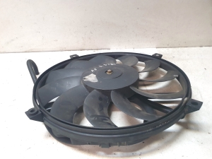 AUDI A8 D2 (1994–2002) Dzesēšanas ventilators un tā daļas 4D0121209C - 2