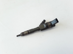  Fuel injector 