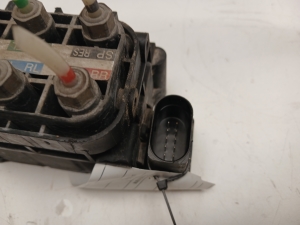   Air suspension valve  - A2513200058 