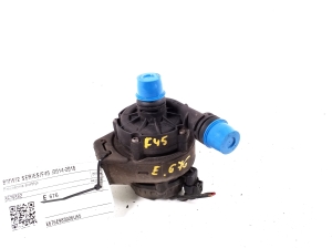 Zusatzwasserpumpe - 8679882