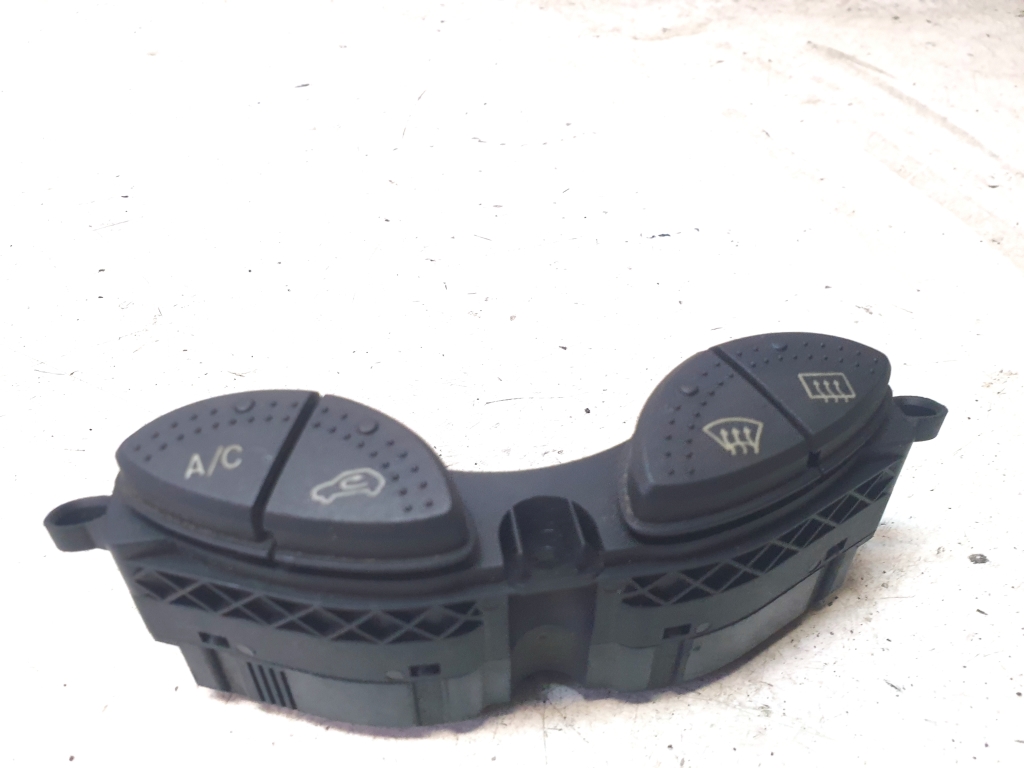 Ford Focus (1998–2005) Schalter für Windschutzscheibenheizung 98AG19A945CH Ford Focus (1998–2005) Schalter für Windschutzscheibenheizung 98AG19A945CH