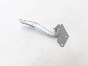   Engine cover hinge 