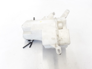  Windscreen washer tank front 