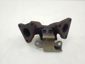  Exhaust manifold 