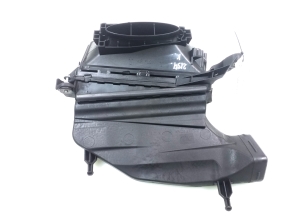 Mercedes Benz E-Class W207 (2009–2017) Luftfiltergehäuse A6420903101 - 4