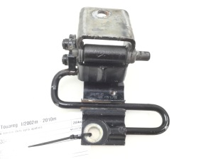 Aizmugurējo sānu durvju apakšējā eņģe - 7L0833412