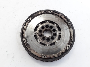  Clutch flywheel 