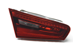 Tail light on trunk lid - 8V3945093B